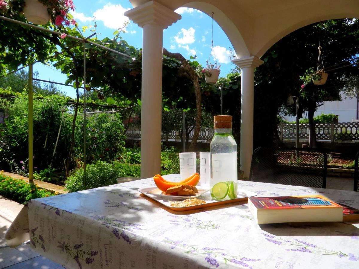 Beach Apartments Roza - The Garden Apartment Biograd Na Moru Ngoại thất bức ảnh