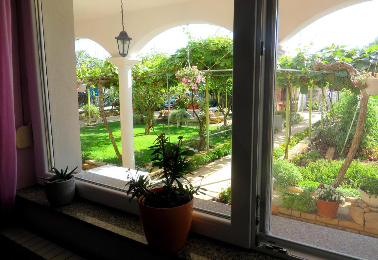 Beach Apartments Roza - The Garden Apartment Biograd Na Moru Ngoại thất bức ảnh