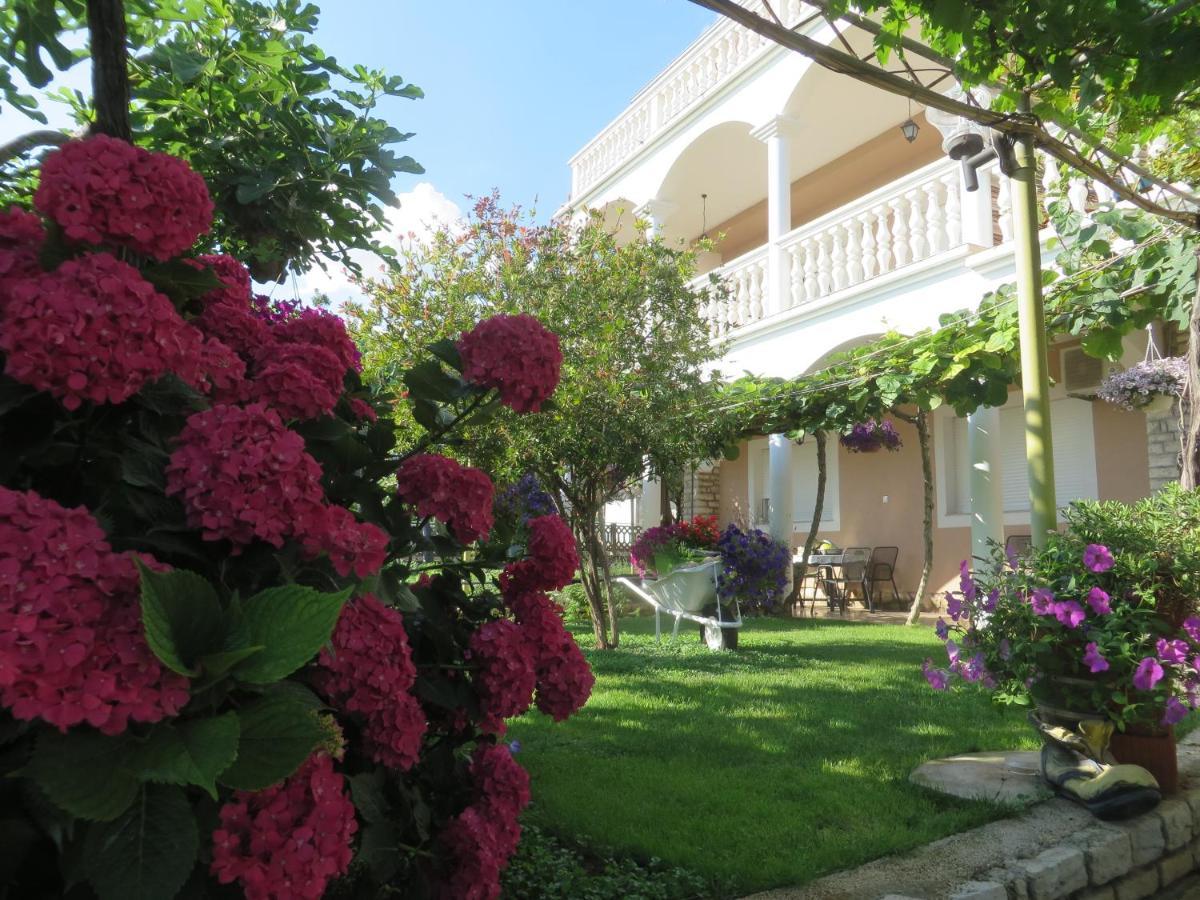 Beach Apartments Roza - The Garden Apartment Biograd Na Moru Ngoại thất bức ảnh